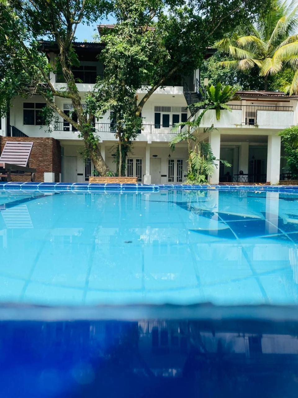 Hotel The Shade Brothers Katunayaka Exterior foto