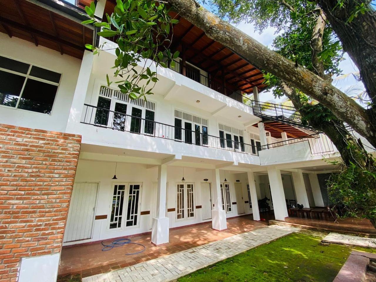 Hotel The Shade Brothers Katunayaka Exterior foto
